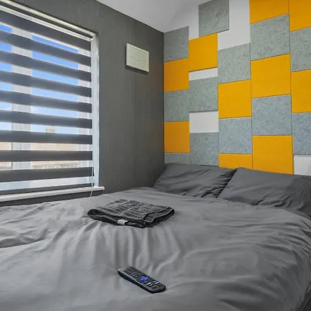 Modern 4 Bed Pass The Keys *