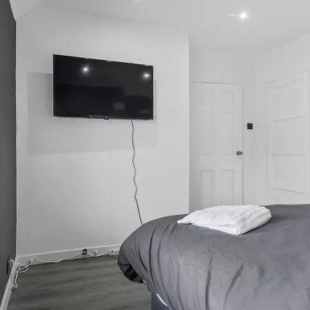 Modern 4 Bed Pass The Keys Уайтхейвен